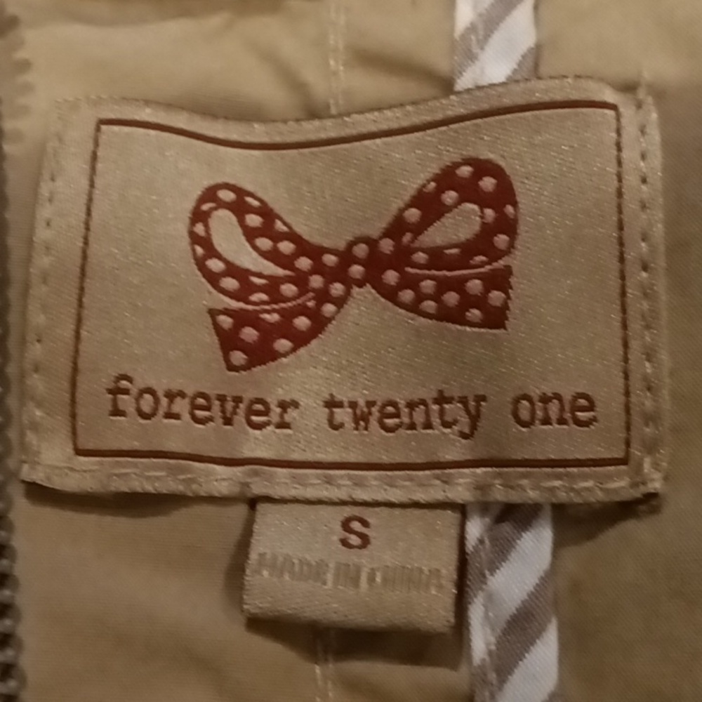 FINAL PRICE NWOT Forever Twenty One hooded jacket w saggy pockets silver accents